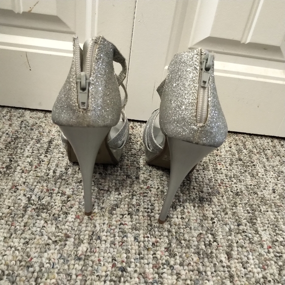 9 NWT Diva Lounge Lorane silver glitter strappy stiletto heels cut out zipper - Picture 10 of 10